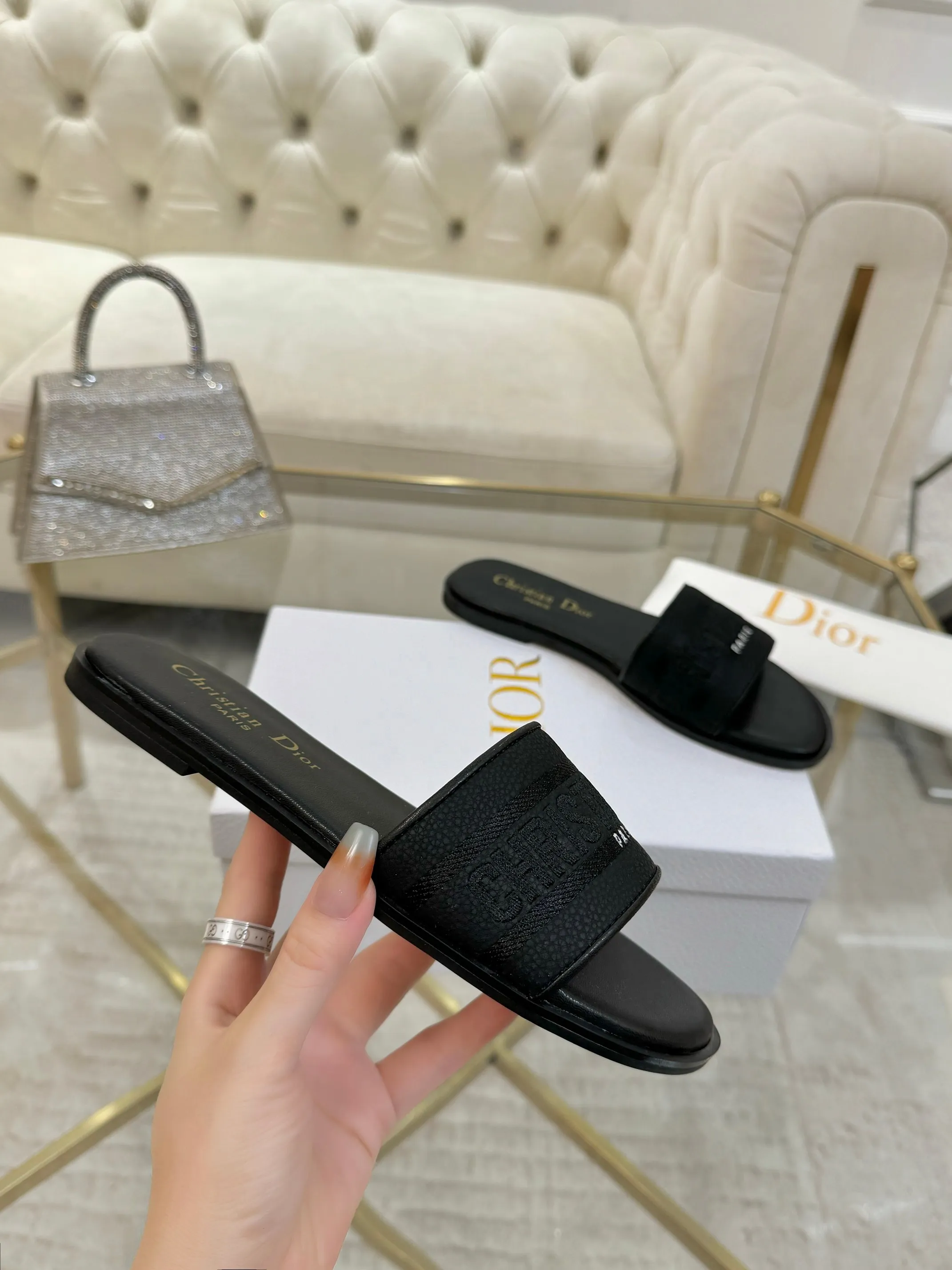 👟👟Ex-factory price 340👟👟 Genuine leather sole +40 Dior new style cowhide surface, sheepskin lining + embroidery process, 5 colors optional, code size 35-42, rubber sole, genuine leather sole +40